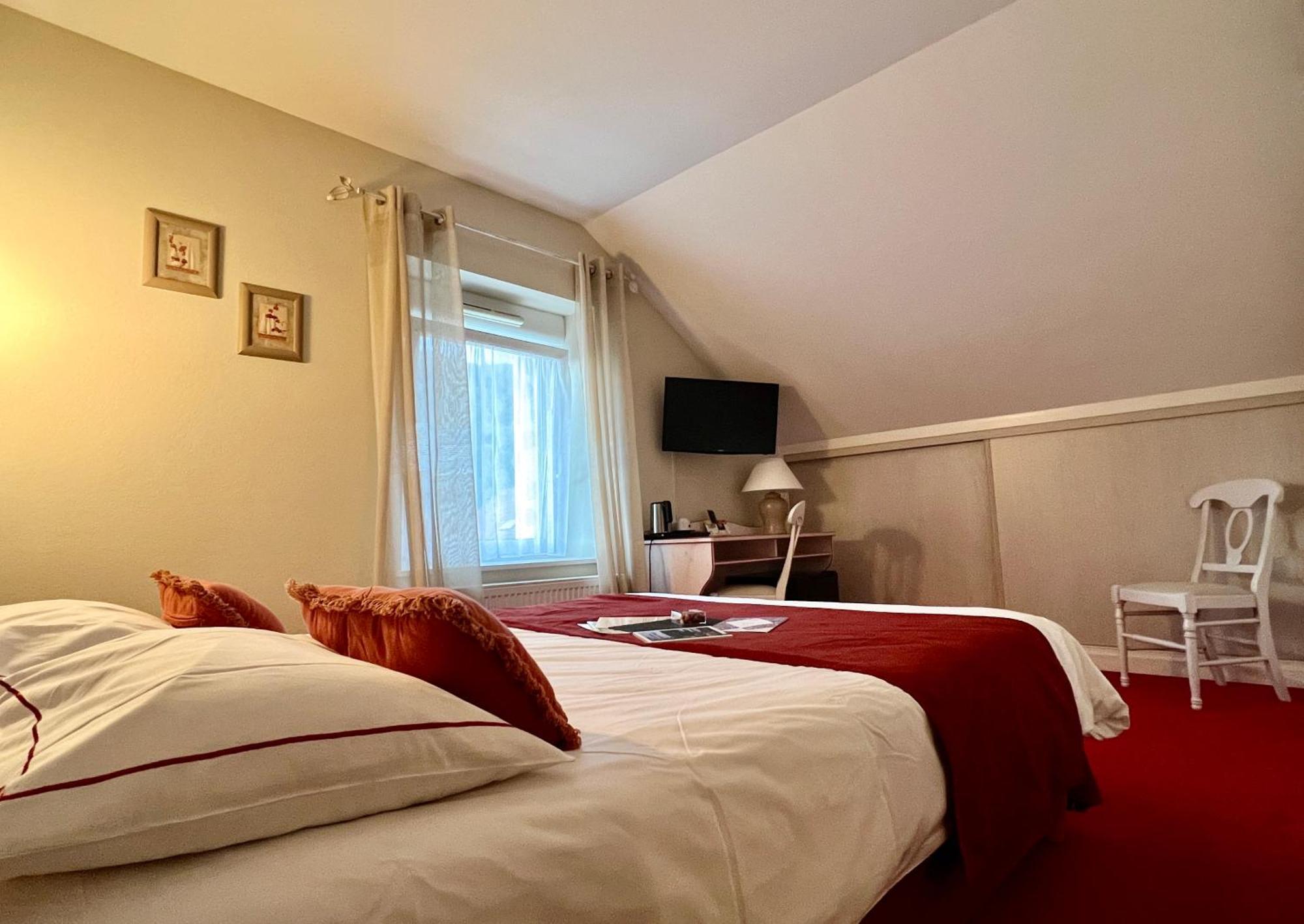 Logis Hotel, Chalets Et Restaurant Les Chatelmines Ла-Бресс Экстерьер фото