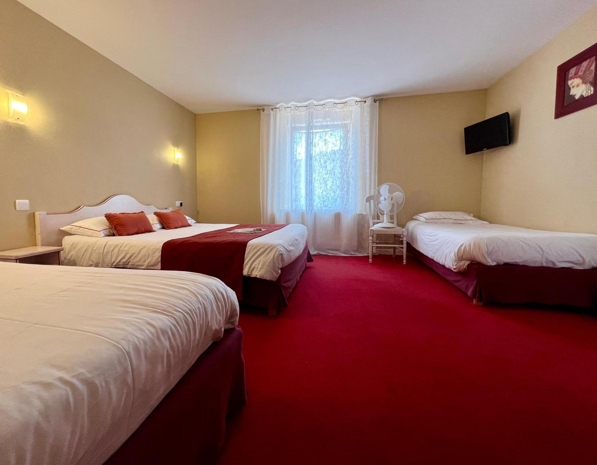 Logis Hotel, Chalets Et Restaurant Les Chatelmines Ла-Бресс Номер фото